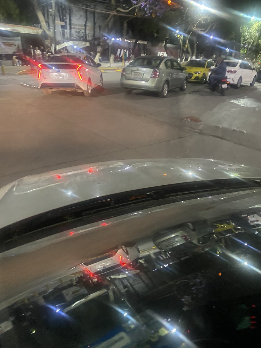 Acurru's tweet photo. @C5_CDMX @UCS_GCDMX @SSC_CDMX @OVIALCDMX espero y nos puedan ayudar en la avenida de los maestros y calle Plan de Agua Prieta es un caos con los carros mal estacionados. Hasta en 2 o 3 filas. https://t.co/ldlD7hDoaR