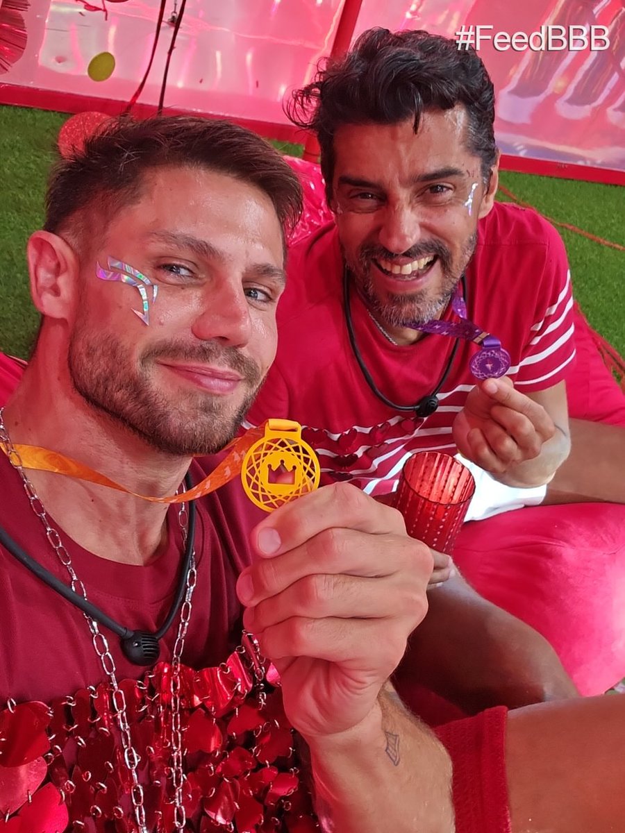 Deve ser muito díficil você ser fã da Ana Paula e tentar eliminar esses dois aqui.

Os cara fazem a principal arma do jogo

FUGIR DO PAREDÃO VENCENDO PROVAS.