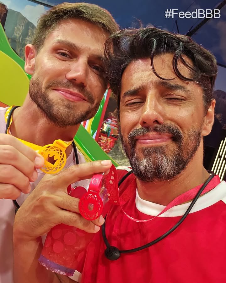 realmilgrauu's tweet photo. Deve ser muito díficil você ser fã da Ana Paula e tentar eliminar esses dois aqui.

Os cara fazem a principal arma do jogo

FUGIR DO PAREDÃO VENCENDO PROVAS. https://t.co/kNb1KXg0qB