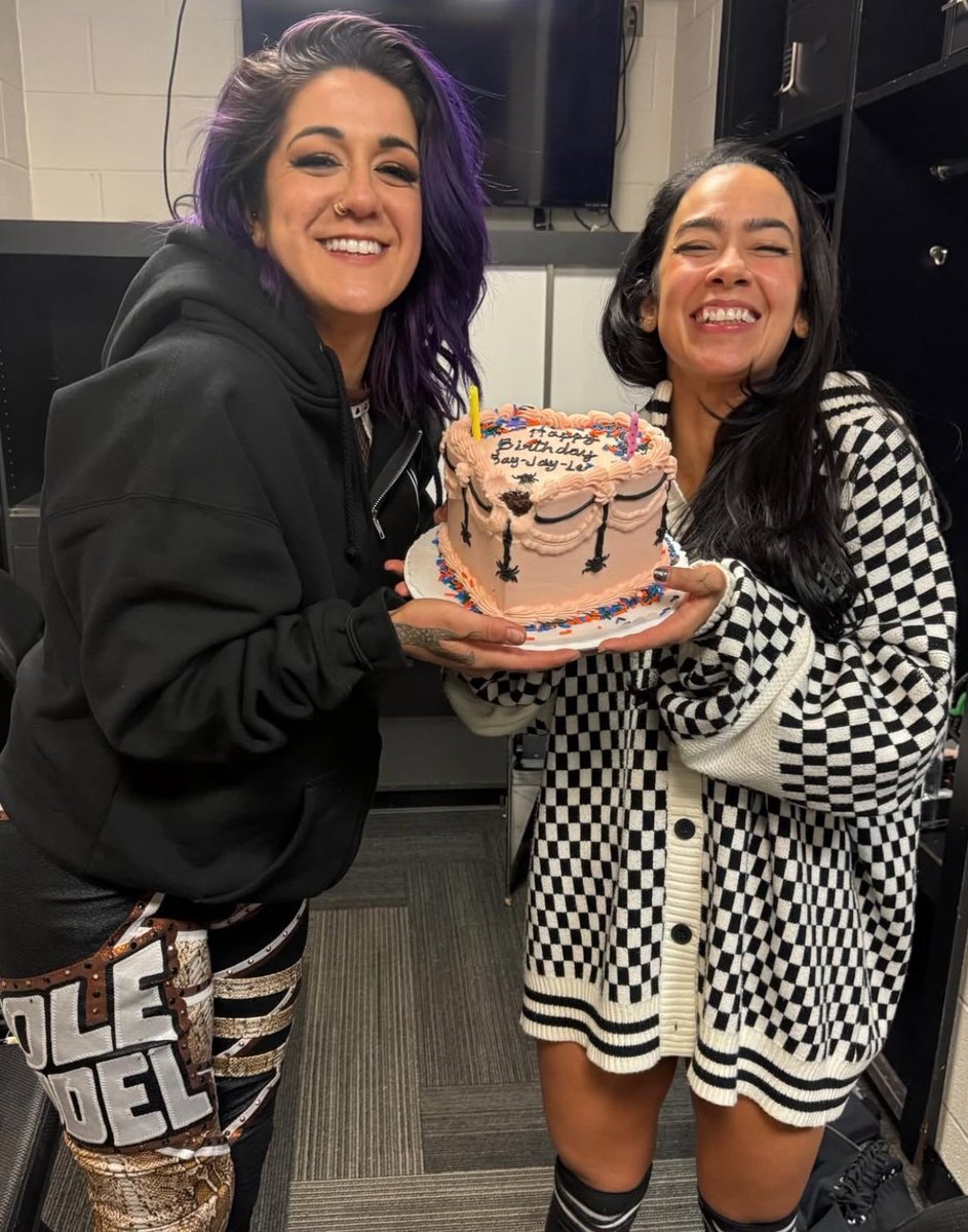 𝕮𝖍𝖆𝖒𝖕𝖎𝖔𝖓. tweet media