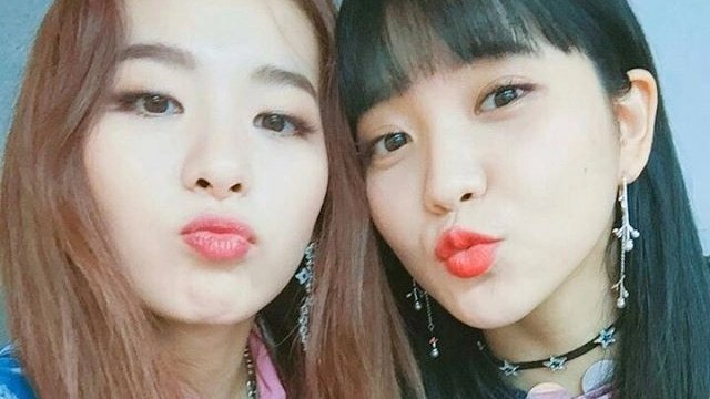 Siempre será un buen momento para entrar en modo #𝙼i𝕔hisʼ𝙼ǝo͞𝕨, pero hoy no podía ser la excepción. Si me ven por ahí gritando como loca, es porque estoy escuchando el #𝖉ëbu𝕥ː𝔖i𝕟g𝐥ǝー𝐑e𝐥ea͟sǝ, y claramente lo disfruto como es debido.

𝚋lū𝕖 𝚟a𝕝en͞𝕥ain ✺ · 𝐂h𝕣īs