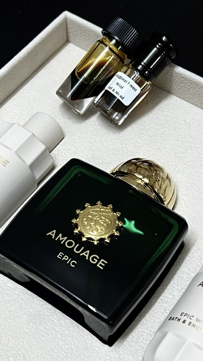 YVJ96's tweet photo. عطر العيد 

دهن عود مانغاري على اماكن النبض😮‍💨 

دهن ماليزي على الشماغ ؛ بخوري بحت🫰🏻

ايبك من امواج تنقلاته ممتعه و يستقر على هدوء كريمي فاخر جداً من افخم و اميز عطورهم بالنسبة لي🙋🏻‍♂️

وكل عام وانتم بخير 🤍🙏🏻.. https://t.co/wVaSK4Inp2