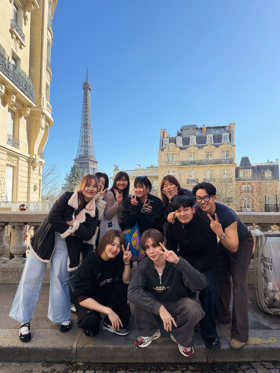 AfternoonZeeNew's tweet image. ◜IG : zeepruk⌇

🗓 : 20.03.2026

ทีมปารีส ✌🏻🗼

ZEENUNEW IN PARIS FW26
#OffWhitexZeeNunew
#OffWhiteFW26

@OffWht #OffWhite
@zee_pruk #ZeePruk
@CwrNew #NuNew