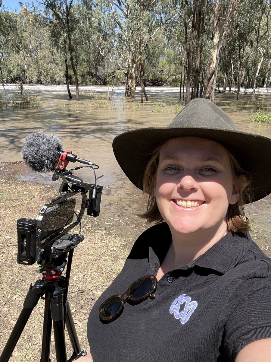AislingBrennan9's tweet photo. #QualityNewsQualityJobs I love working at the ABC. We all work extremely hard to tell stories that matter. But my colleagues and I are struggling to continue that work. We’re taking industrial action today to call on ABC management to provide an offer that provides quality jobs. https://t.co/w4d0u3XYRv