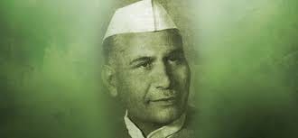 असफलता एक चुनौती है, स्वीकार करो
क्या कमी रह गई, देखो और सुधार करो
जब तक न सफल हो, नींद चैन को त्यागो तुम
संघर्ष का मैदान छोड़ मत भागो तुम
कुछ किये बिना ही जय जयकार नहीं होती
कोशिश करने वालों की हार नहीं होती

~ सोहनलाल द्विवेदी