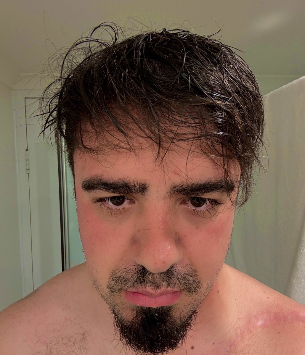 ✞Vηєησ tweet media