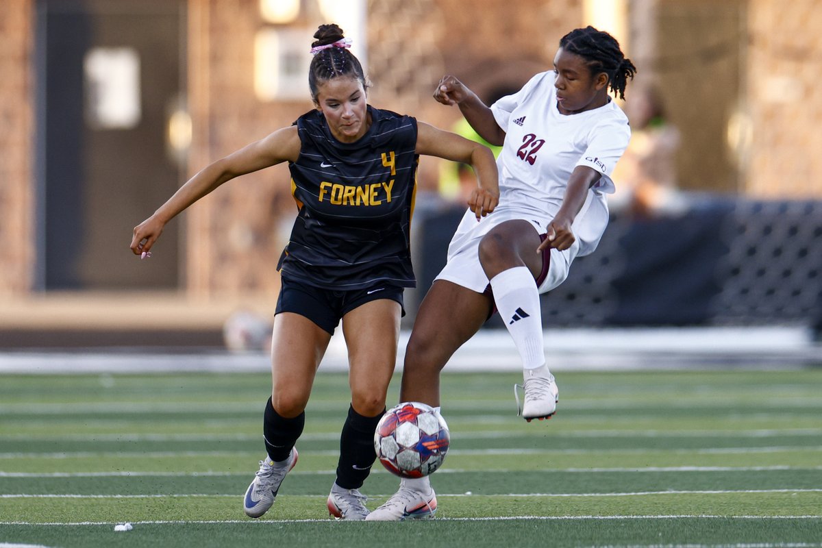 SportsDayHS's tweet photo. Moving on! See photos from Forney's win over Rowlett in the girls soccer bi-district round⚽

📸: Elias Valverde II / Staff Photographer

Full gallery: https://t.co/Cxql9zgdcg https://t.co/2hvYuQBvL9