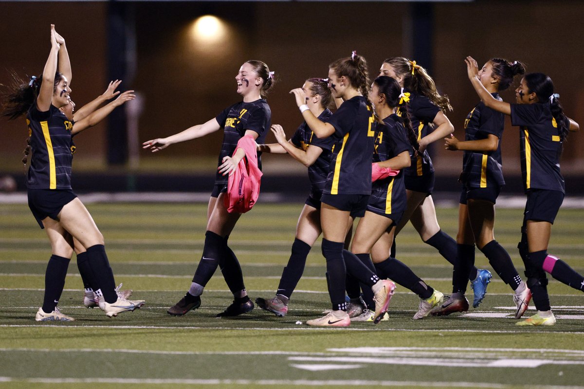 SportsDayHS's tweet photo. Moving on! See photos from Forney's win over Rowlett in the girls soccer bi-district round⚽

📸: Elias Valverde II / Staff Photographer

Full gallery: https://t.co/Cxql9zgdcg https://t.co/2hvYuQBvL9