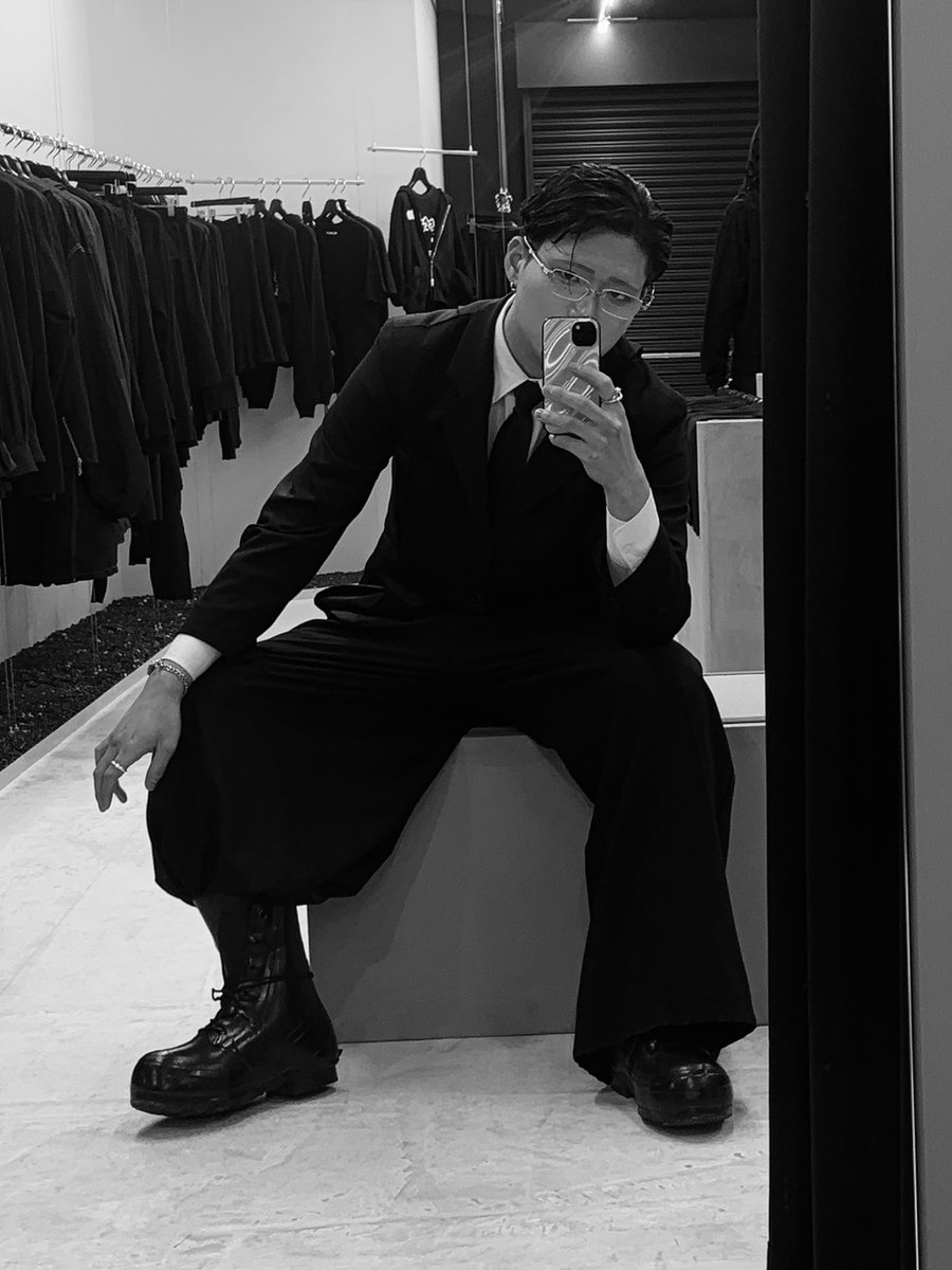 Haaaakun89's tweet photo. 今月は福岡います。
休みの日にブーツを買って、
あまり経験しないであろう一人手漕ぎボートを経験しました。
船酔いして気持ち悪かったです。 https://t.co/iOfL6zdFpD