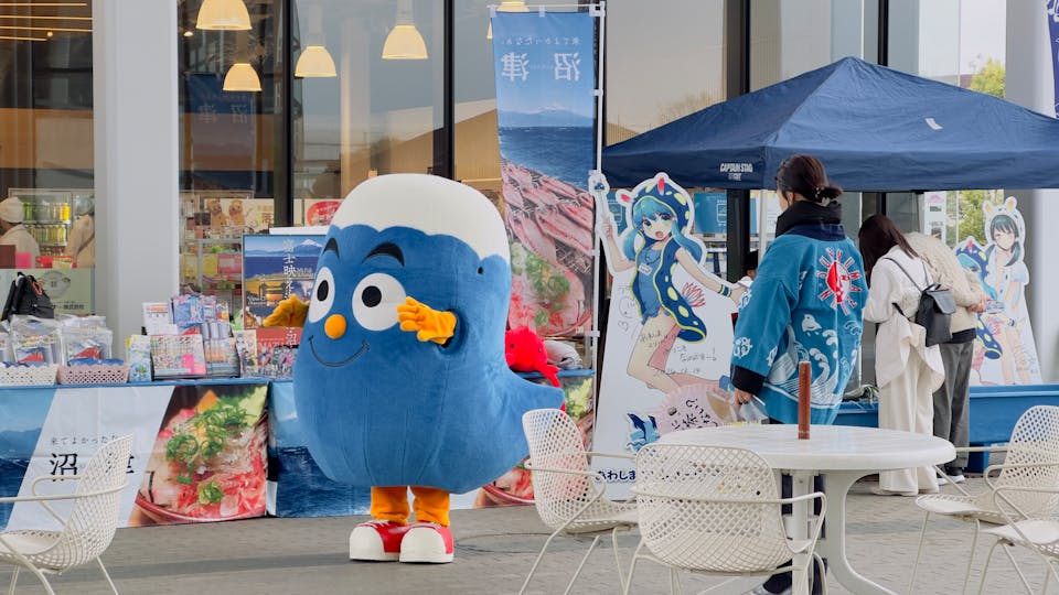 今日、うみねたちはマリンパークを飛び出して、埼玉県に遊びにきているのです！ 
みんなも早くうみねとふじっぴーに会いに来るのですよ！！
あわしま移動水族館は「ふれあい水槽」なのです。
#沼津市 #沼津観光ポータル #あわしま水族館

x.com/numasannumazu/…