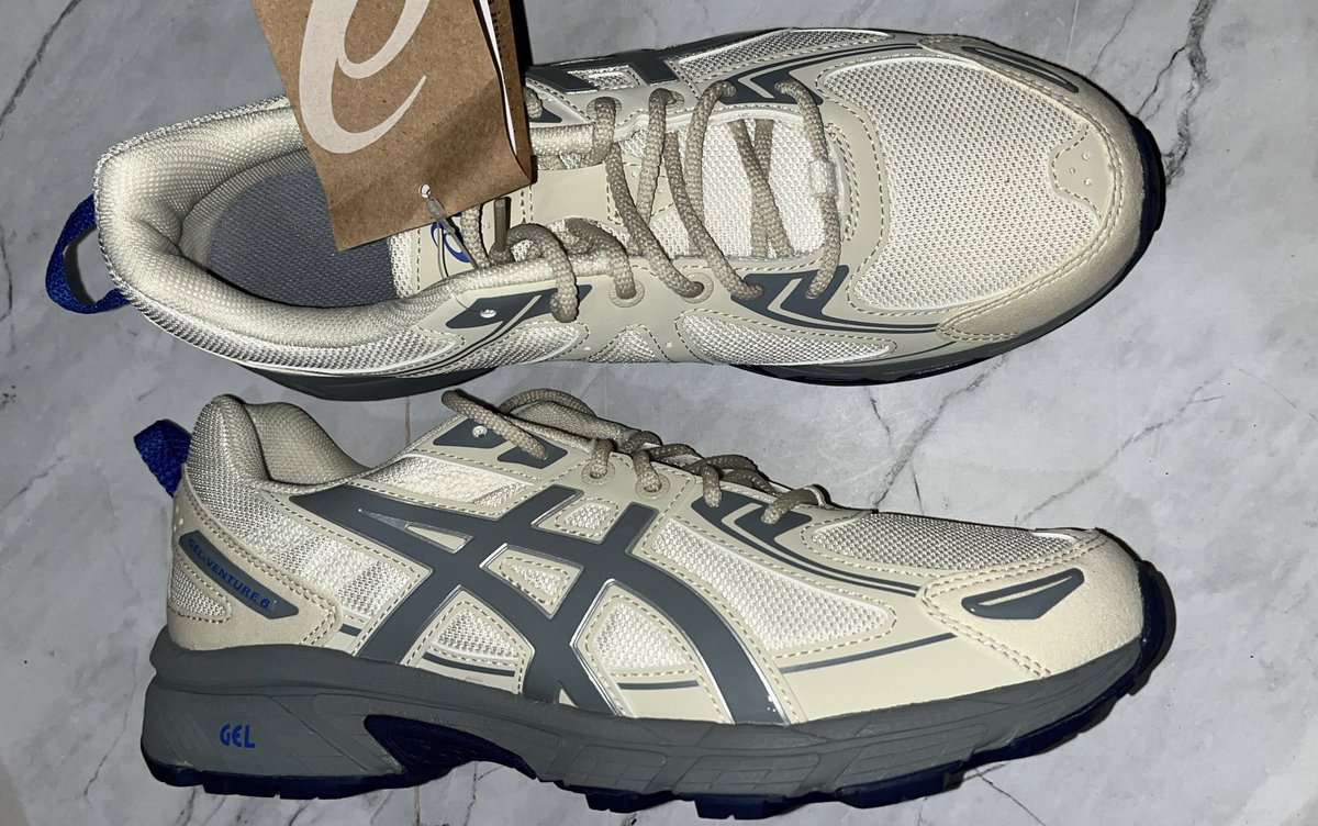 _likethatsun_'s tweet photo. #TimeSale #FlashSale

[Asics]

Gel–Venture 6

💰under Rp1.350.000 nett price sampai Jakarta

~ size: 35.5 to 38 only.

Size bisa habis sewaktu-waktu yaa. Best deal karena sale sebelumnya dapet harga under Rp1.700.000, bisa save up lumayan banyak kalau ikut flash sale sekarang.

Pre-order dari store jadi khusus yang sabar aja~

Termasuk sale termurah so far untuk Gel-Venture 6! 🫶🏻