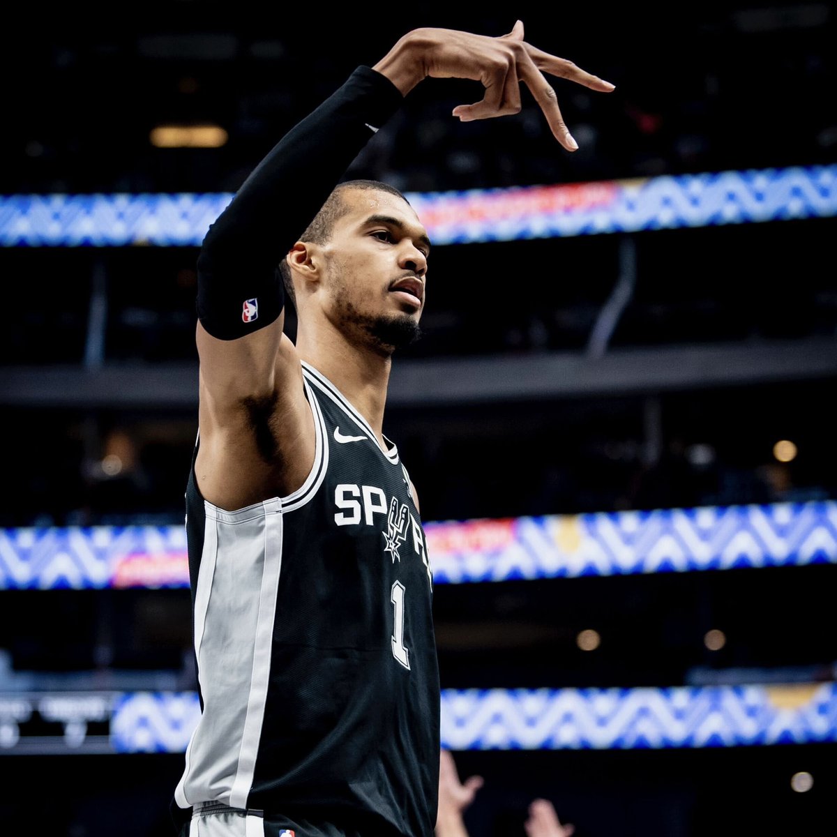 NBA Retweet tweet media