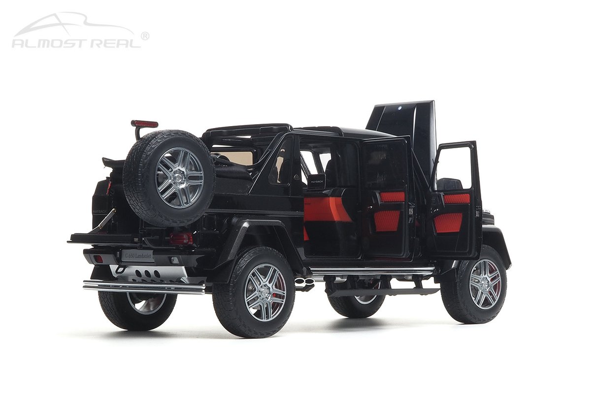 sumsmodel_jp's tweet photo. Mercedes-Maybach G 650 Landaulet (W463) - 2017 - Mocha Black Metallic 
1/18スケール✨

#almostreal 
 #ミニカー 
#ミニカー好きな人と繋がりたい 
#mercedes https://t.co/3q7kmNx74C