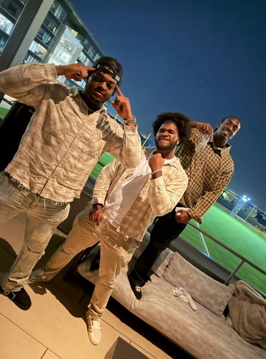 OvershownSZN tweet media