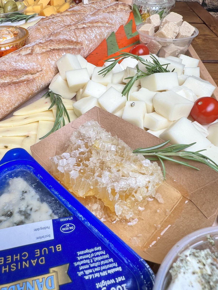 in_mkh's tweet photo. الهدوء هذا له طعم ثاني ✨😋

#CheesePlatter
#تعتيمة https://t.co/EhmcO0M5x6
