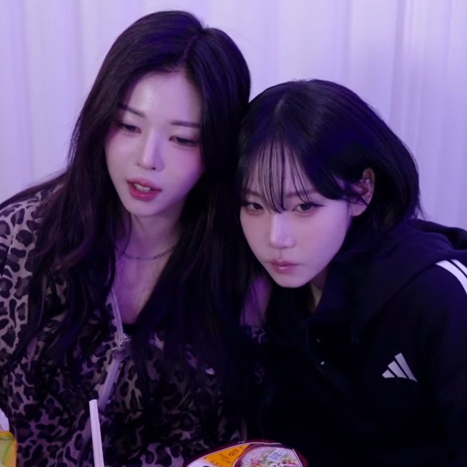 naky as cats 🐈‍⬛ tweet media