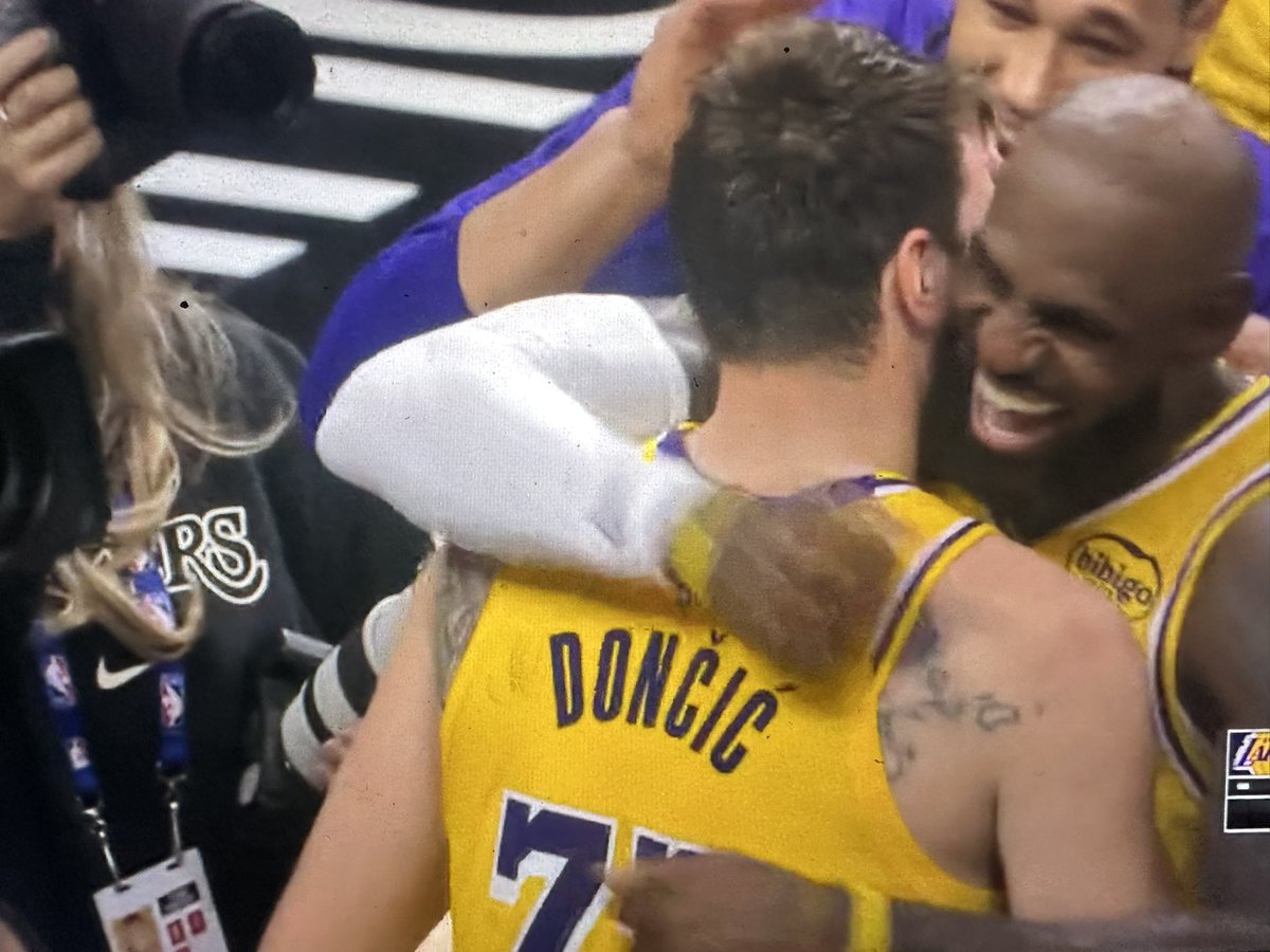 claire  de  lune tweet media