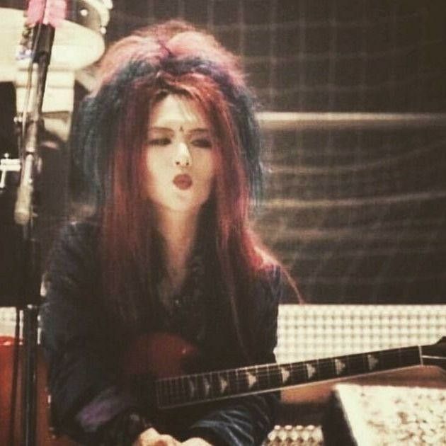 hide daily❤️💛❤️💛 tweet media