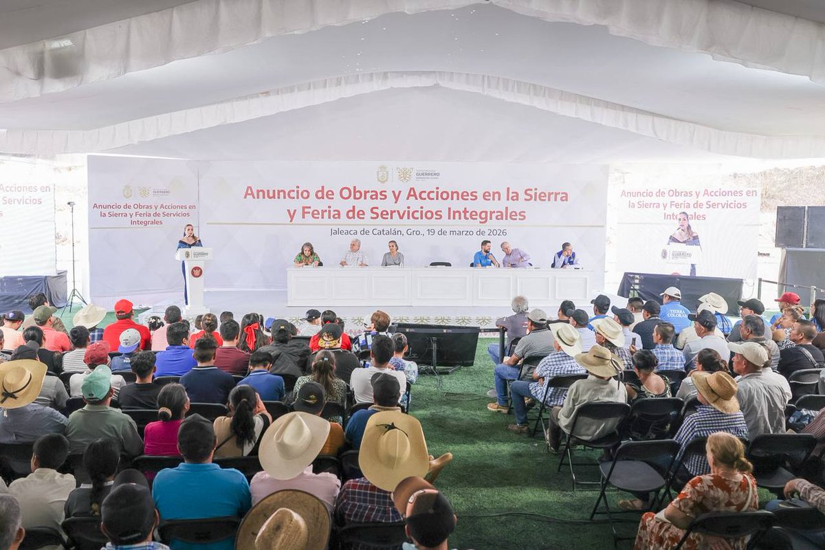 RedAMLOGro's tweet photo. La gobernadora Evelyn Salgado anunció una inversión superior a 97 millones de pesos en Jaleaca de Catalán para obras de conectividad, agua potable y educación. Con el respaldo federal, se fortalecen caminos y servicios básicos para abatir rezagos históricos en la Sierra. https://t.co/a9giVGkSSC