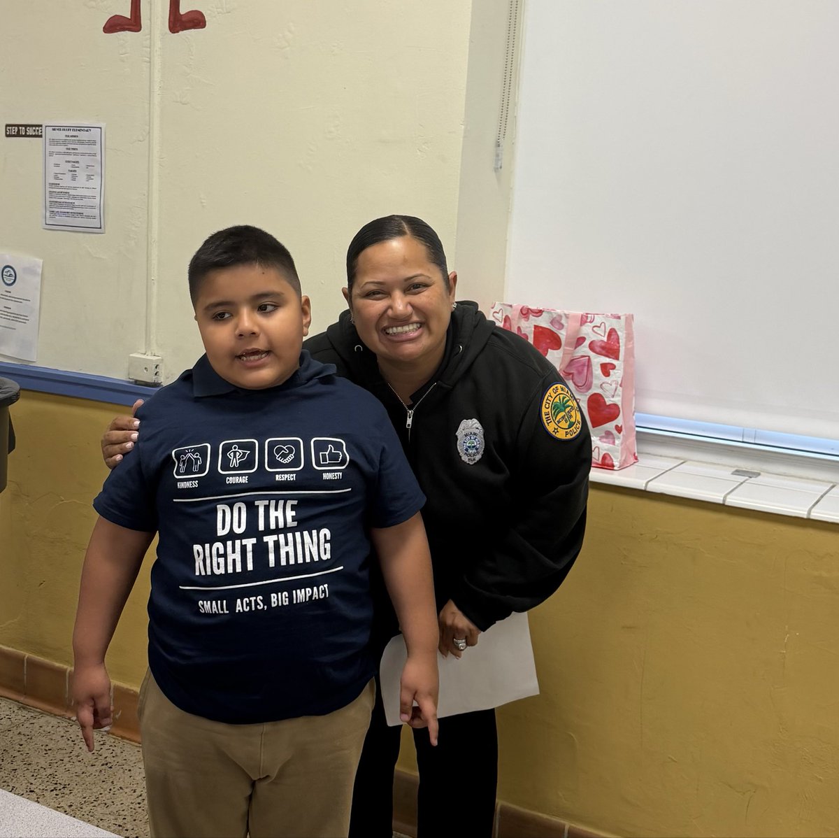 SilverBluffElem's tweet photo. Caught doing the right thing 🙌✨
Only a few are pictured, but we celebrate all the students recognized—thank you to our teachers for the nominations and to the City of Miami Police for the goodies! 💙 https://t.co/ejRe6pcerm