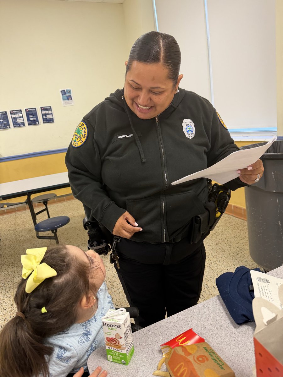 SilverBluffElem's tweet photo. Caught doing the right thing 🙌✨
Only a few are pictured, but we celebrate all the students recognized—thank you to our teachers for the nominations and to the City of Miami Police for the goodies! 💙 https://t.co/ejRe6pcerm