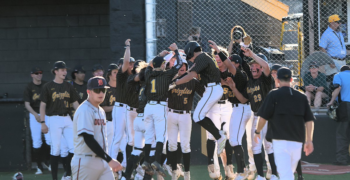 GalenaBombSquad's tweet photo. Flicks from the Varsity W vs Douglas
Final score 14-3 Galena!
⚾️ @aidentalonen6 on the bump w/4IP, 6K’s & 2BBs
⚾️ @jaydenquintero_ w/a Grand Slam, 2H, 5RBIs & 2R
⚾️ @MemphisVenis w/1HR, 2R & 1RBI
Complete photo album can be found here: https://t.co/capWEAam5U
Next game is Friday, 4pm vs. Damonte @ Aces Stadium!
#GalenaBaseball #GoldStandard