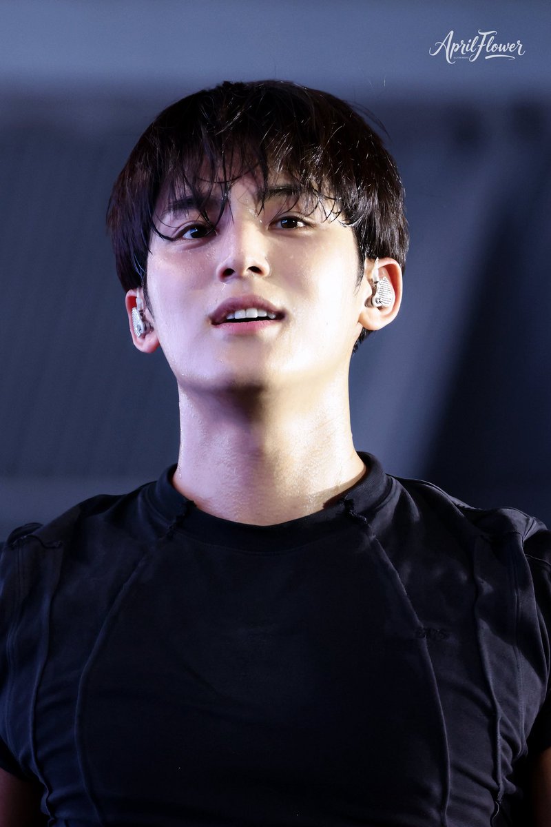 Aprilflower0406's tweet photo. 0314 Bangkok 

 #민규 #mingyu #세븐틴 #seventeen https://t.co/ruqNJAIQiK