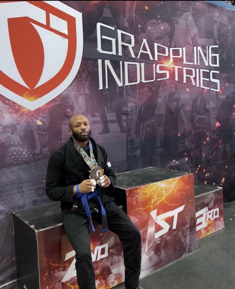 bnd__17's tweet photo. 🟦 Grappling Industries Paris 8/03/26
5 Combats
4 victoires
3 soumissions
Argent 🥈

🦈

#mma #bjj #wrestling #ufc #grappling https://t.co/Fi55NH9joV