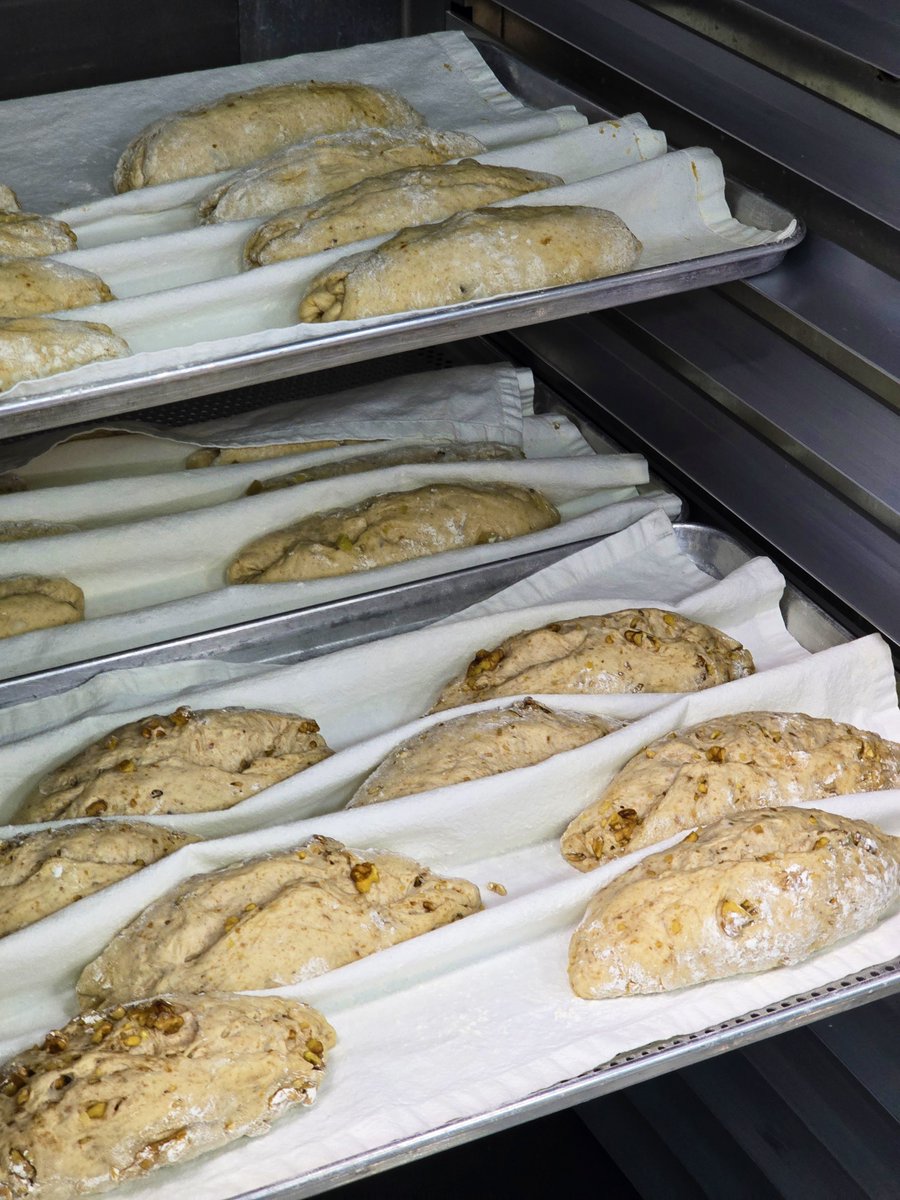 틔움 프레첼 베이커리 tweet media