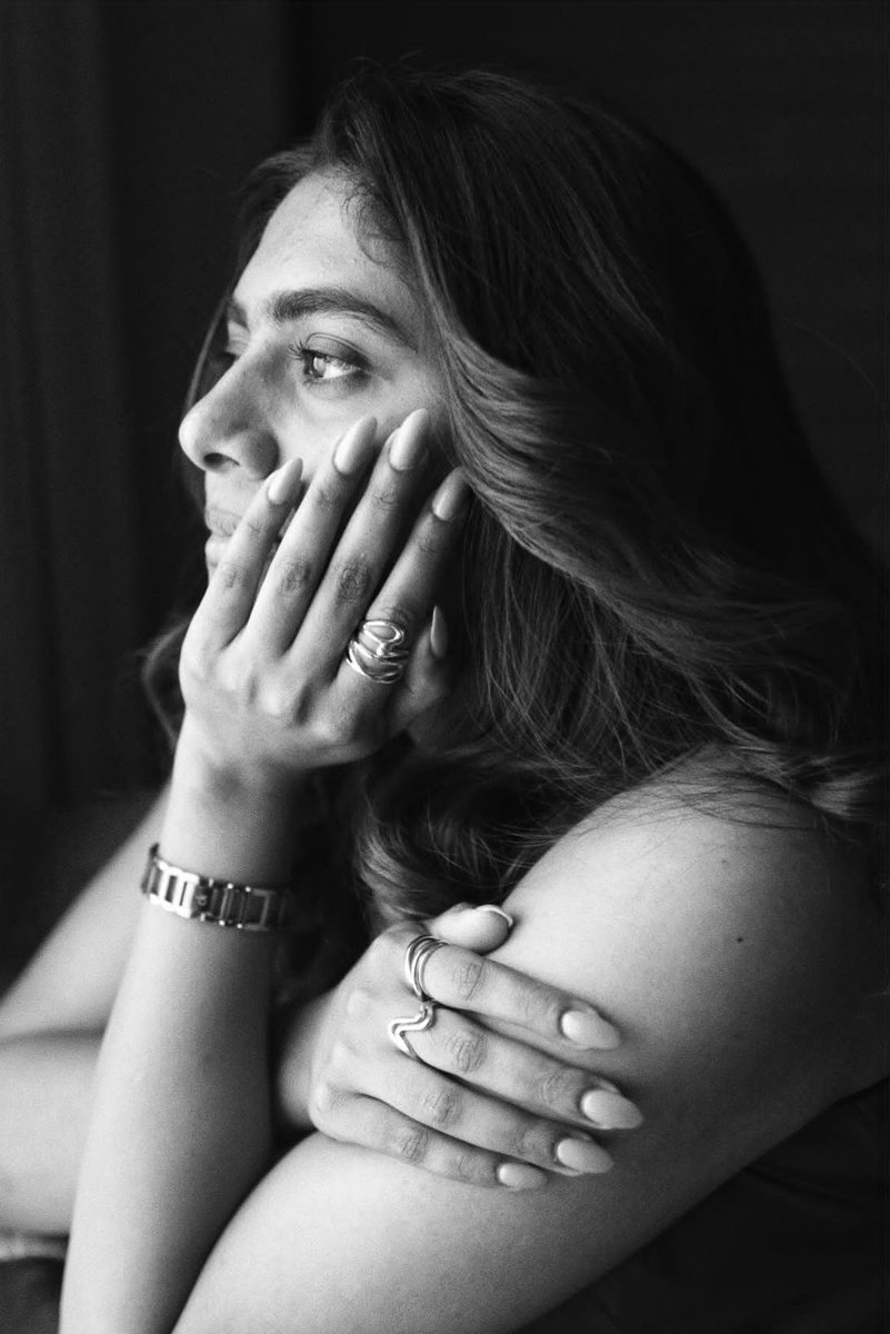 Weekendvibes_'s tweet image. Nimisha Sajayan 🖤

#Nimisha #NimishaSajayan