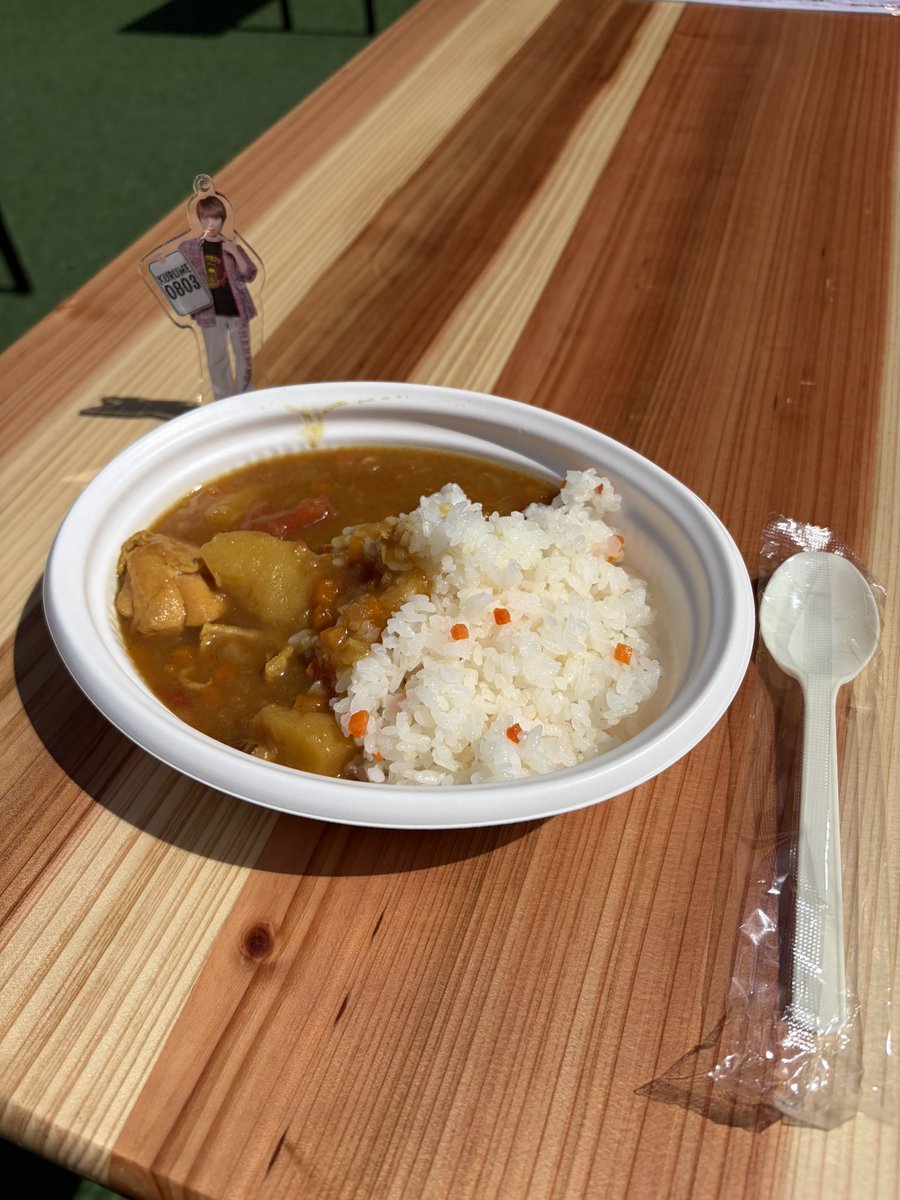 到着✨
八ちゃん堂のたこ焼きを一足早くいただきました🐙
カレーイベントも同時にやっていて、中村学園のハルさんカレーも🍛
たこ焼きは安定の美味しさ、カレーはインドカレーがベースだけど優しい味だった😊

#ユアモニ
#ラブフェス