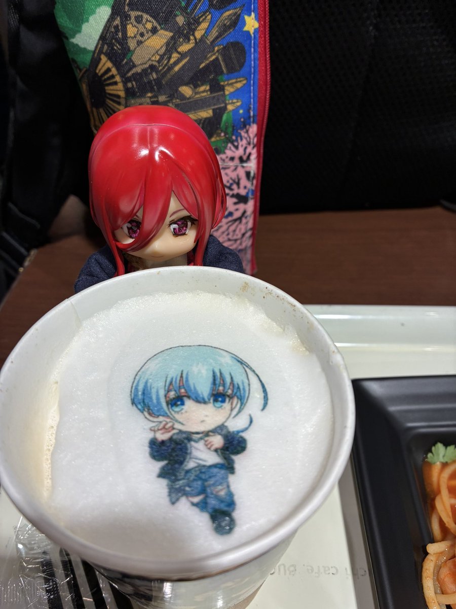 🎄カフェのパスタ、ちぎねんが食べたそうに見てる🤣 ドリンクの❄️に「よっ！」って挨拶してたw 13種あってSDしかないのある意味レアですな( ˇωˇ )