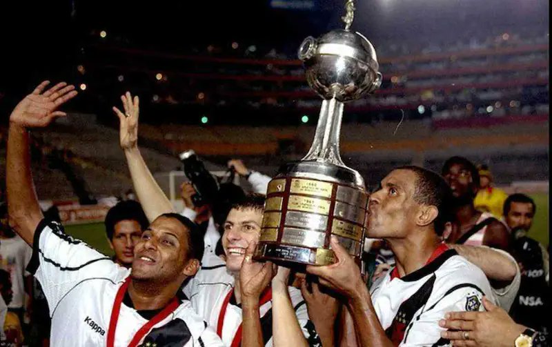 marioarecalde's tweet photo. #Olimpia enfrentará al Vasco da Gama 🇧🇷 tras 36 años.

La única vez fue en grupos de la #Libertadores 1990 (Olimpia Campeón 🏆).

• 2-1 para Olimpia en Asunción.
• 1-0 para Vasco en Rio de Janeiro.

Son los únicos ganadores de la Libertadores en su Centenario (1998/2002). https://t.co/pxYa4GHcdC