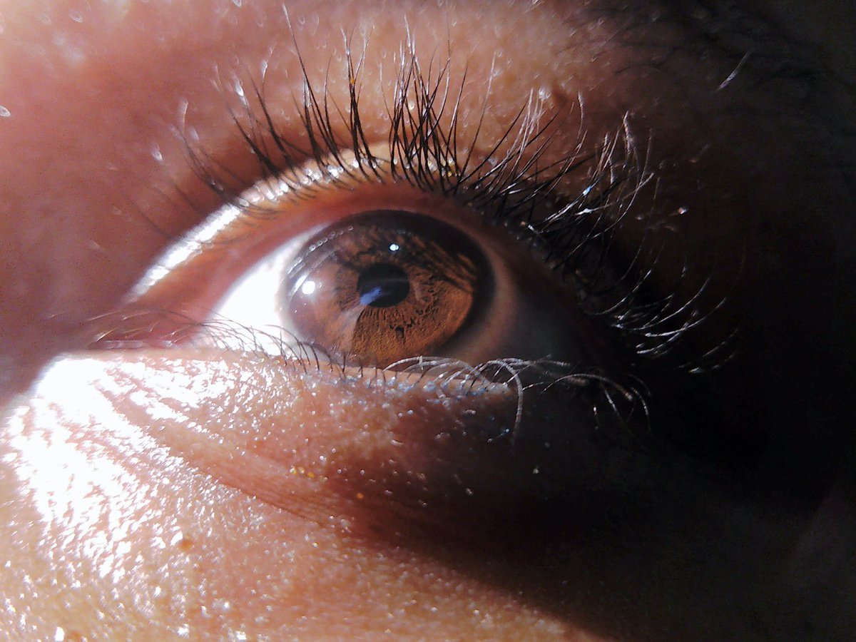 comprei uma camera barata pq achei bonitinha pra minha coleção e a macro dela é assim