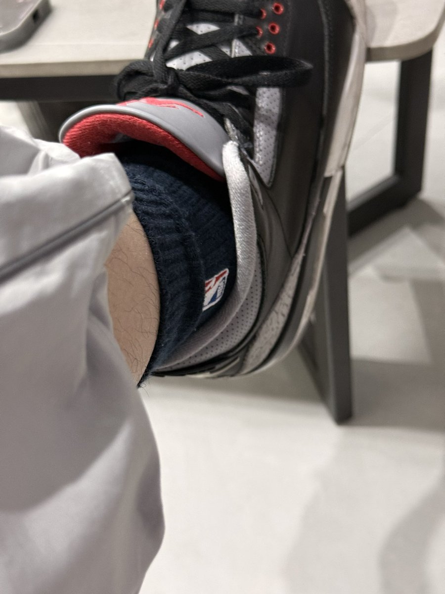 sneakerbear tweet media