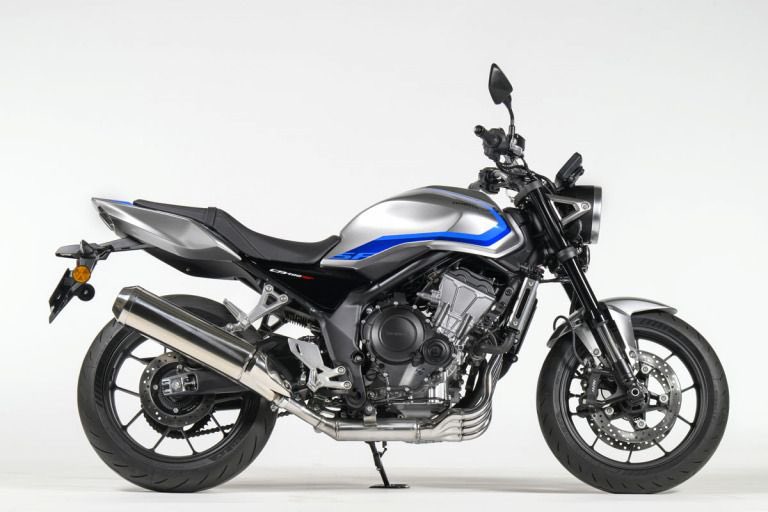 PutiMotor's tweet photo. 大阪モーターサイクルショーで「CB400スーパーフォア・Eクラッチコンセプト」が世界初公開。

2022年生産終了以来、4年ぶりの復活。

Eクラッチを前提に設計されたエンジンで、張り出しはジェネレーターカバー同等に収納

VTECは非採用だが、吸気音を聴かせやすいレイアウト

https://t.co/WF8jTIZ269 https://t.co/IlAMe3tbH2