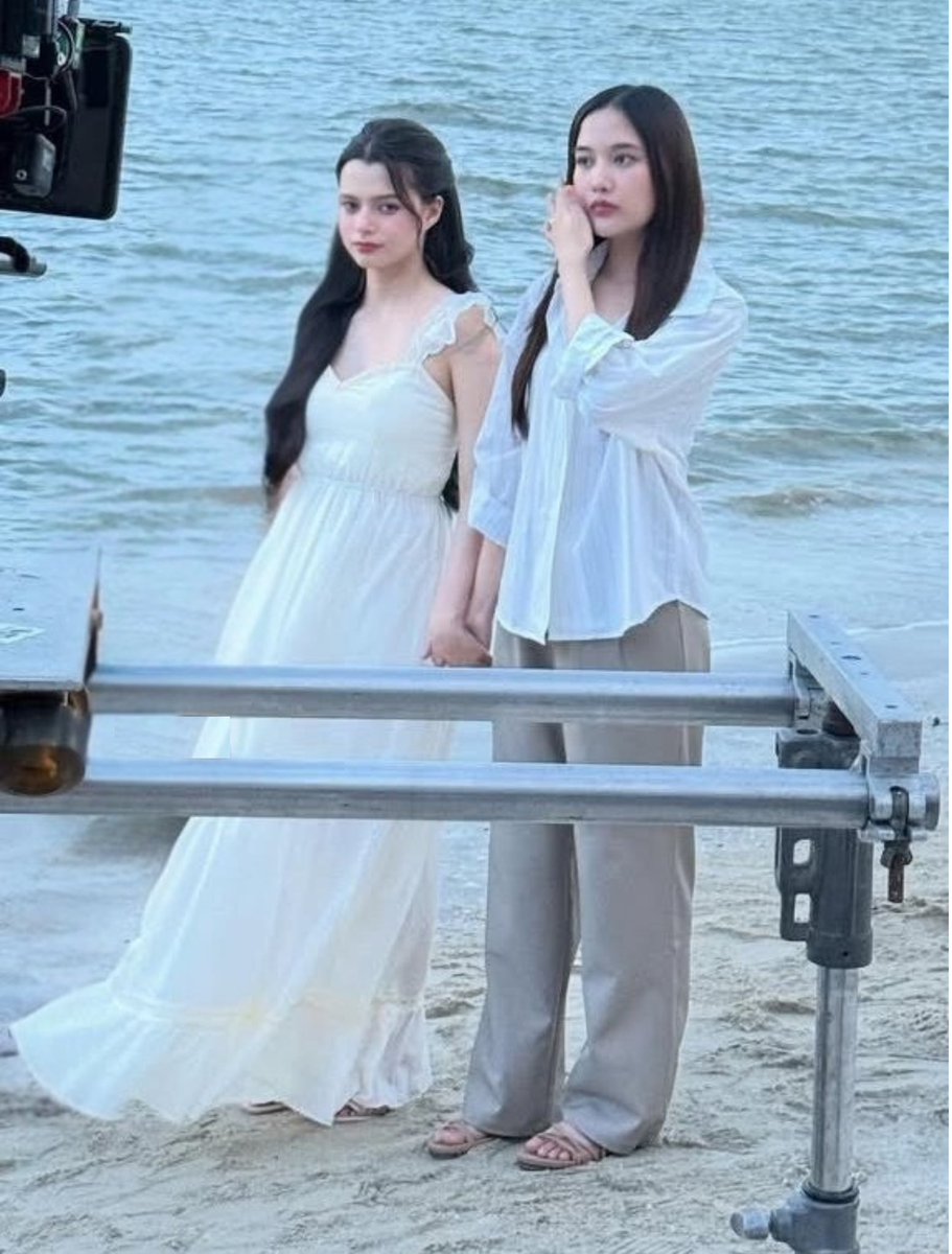 เป็นผู้ช่วยของลมบลู tweet media