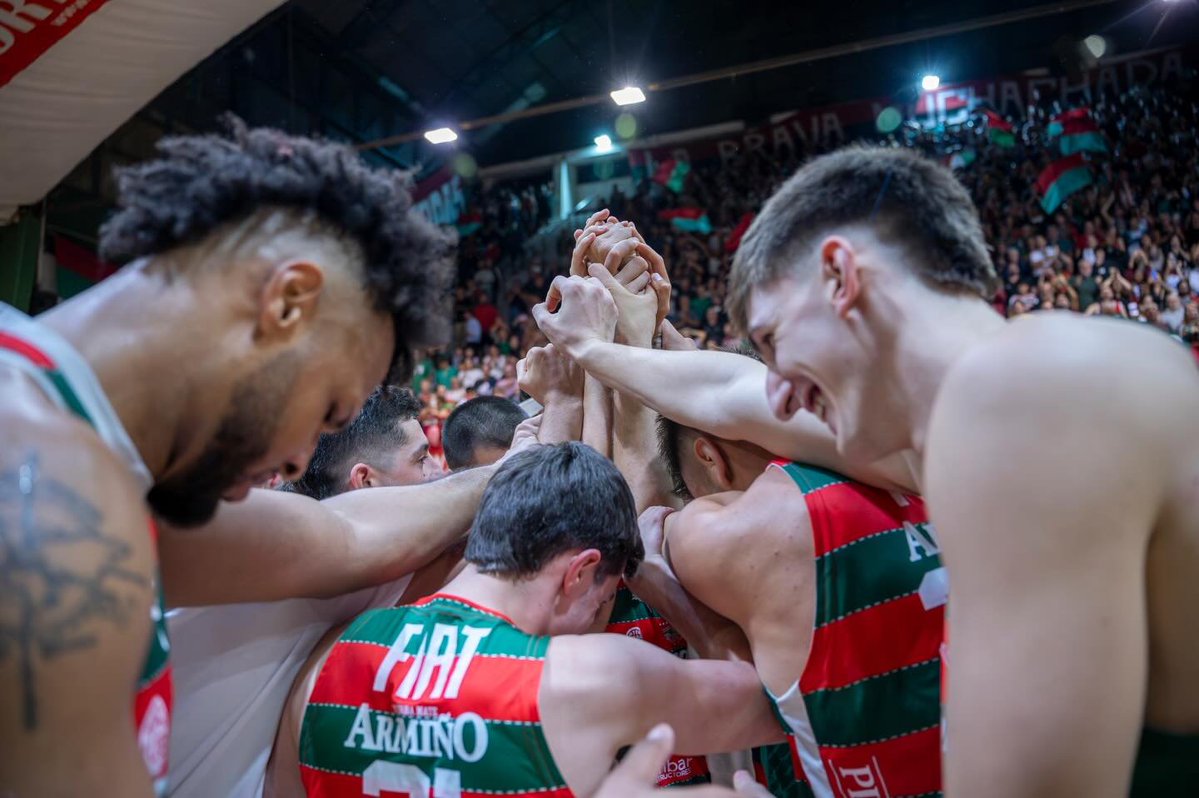 CORTINA DIRECTA 🇺🇾🏀 tweet media