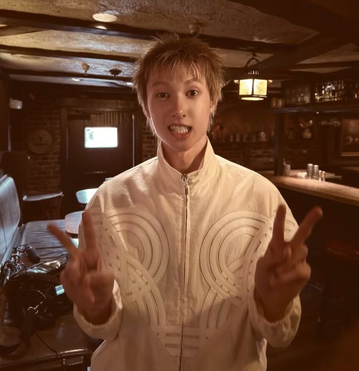 less💥 tweet media