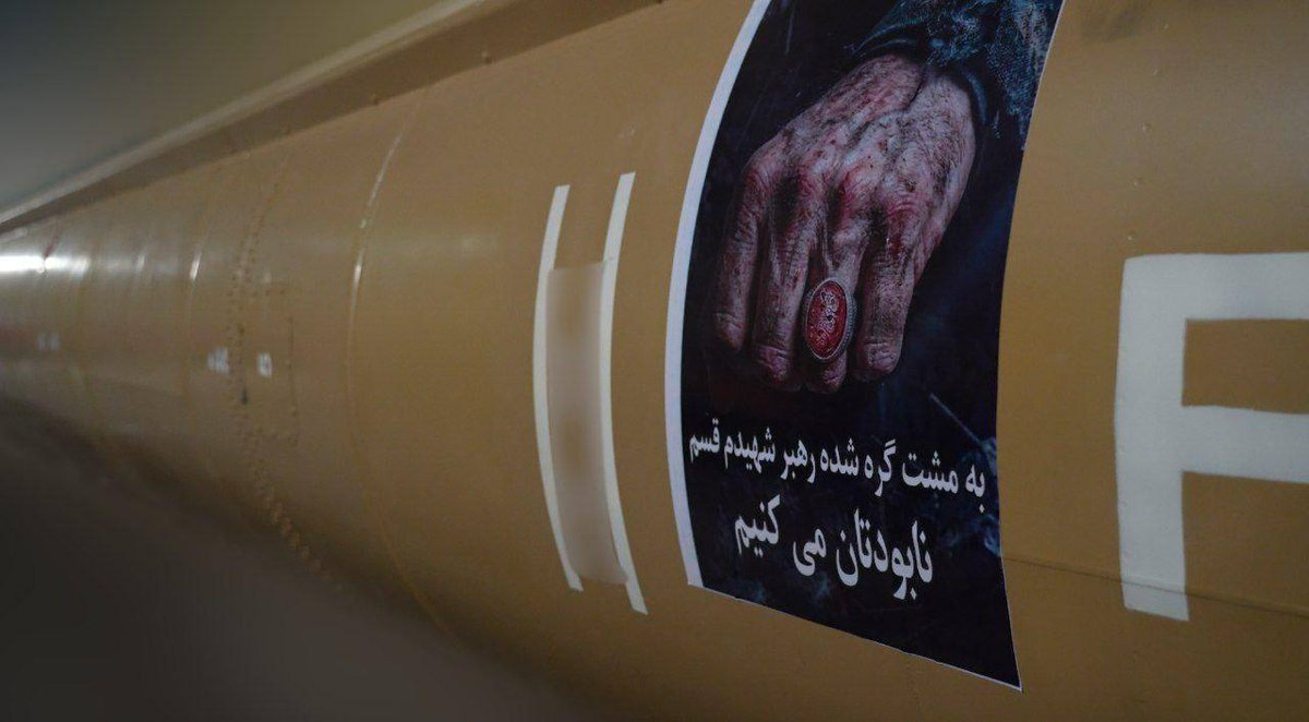 «أقسم بالقبضة المرفوعة لقائدي الشهيد أننا سنقضي عليكم»
العبارة المكتوبة على الصاروخ الذي أصاب الصهاينة الليلة.