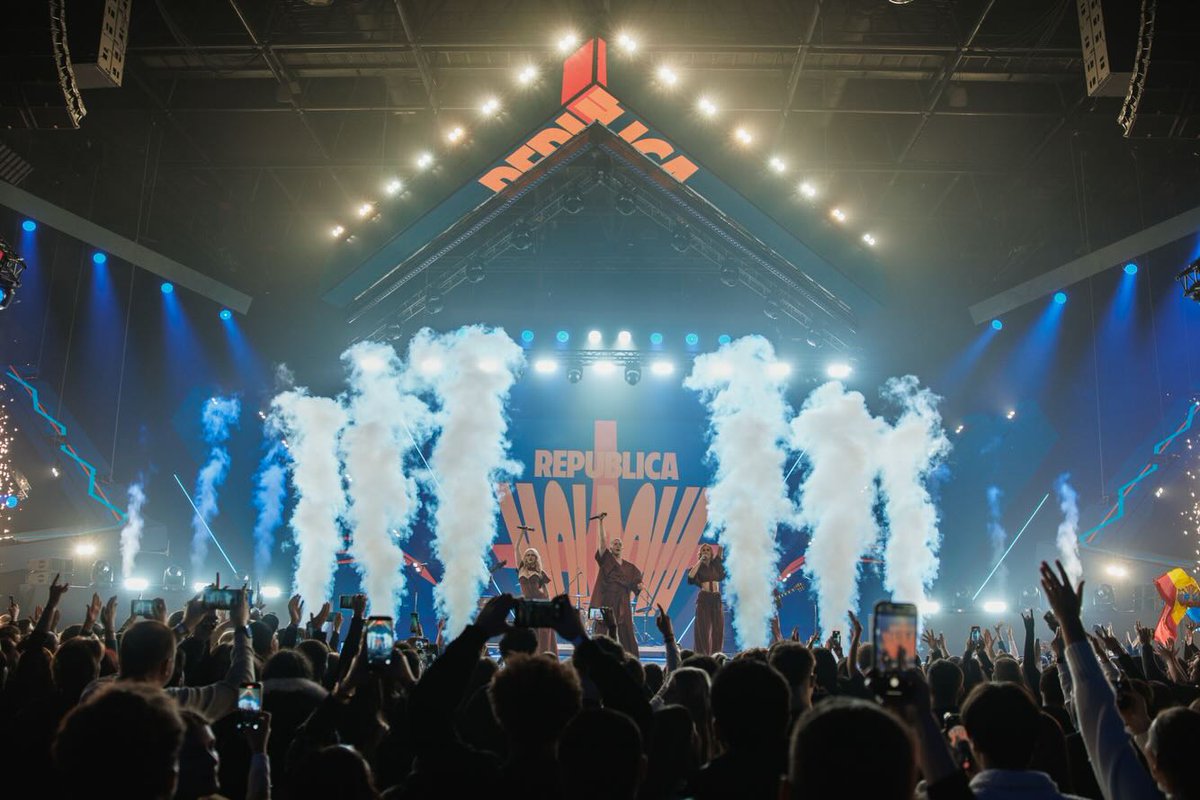 YES TECH led display tweet media