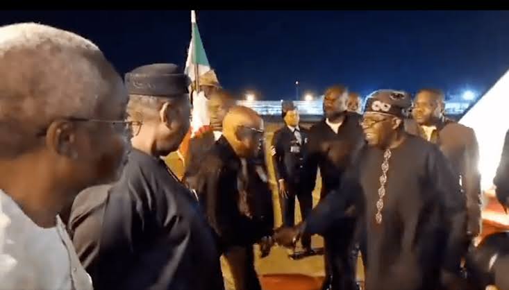 𝔼𝕟𝕟𝕪 tweet media