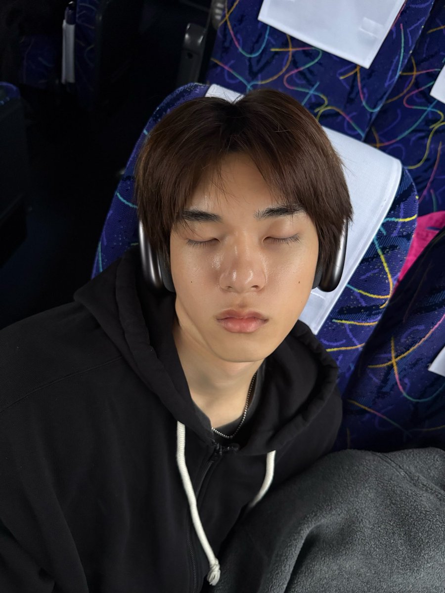 หลับแฟ่ด