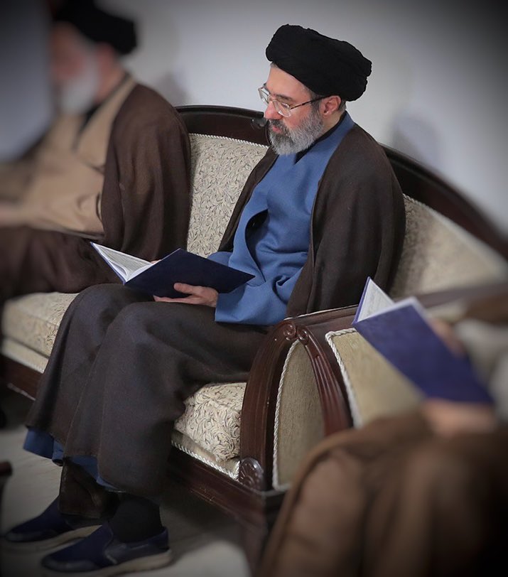 خدایا رهبر انقلاب اسلامی را به سلامت بدار♥️