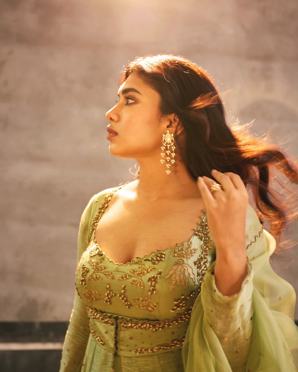 Only Heroines tweet media