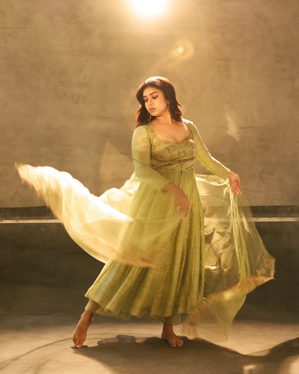 Only Heroines tweet media