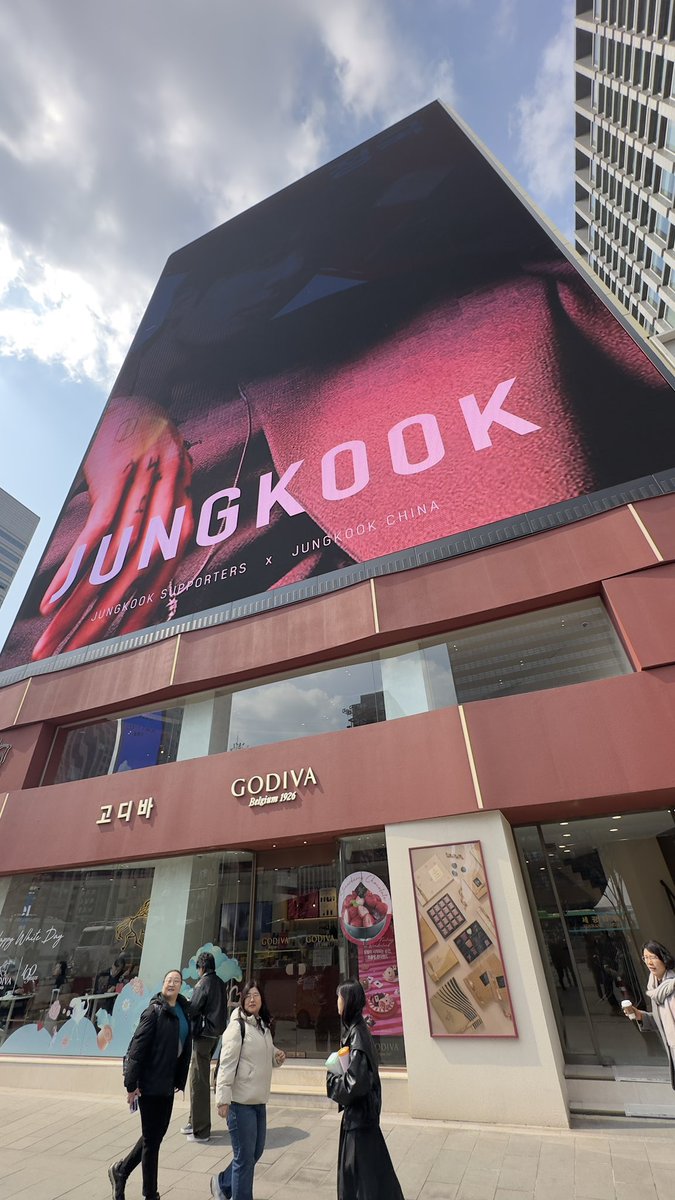 mniimavy tweet media