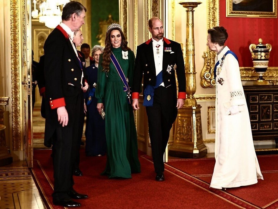 rwthofficial's tweet image. 🇬🇧🇳🇬
#UK’s King Charles III and Queen Camilla, with members of the Royal Family hosted a State Banquet in honour of #Nigeria’s President Bola Ahmed Tinubu and his wife for their State Visit at Windsor Castle.

📸 Getty/PA #KingCharles #CharlesIII #QueenCamilla #BritishRoyalFamily