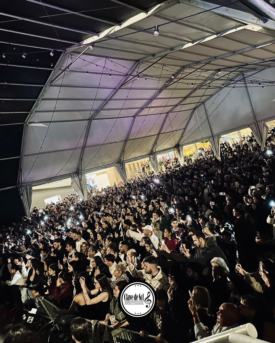 ClavedeSolAlm's tweet photo. 🔥 @Nyno_SBR en Benahadux🔥

Temazo tras temazo, el público entregado y una energía brutal de principio a fin…así ha empezado Nyno su gira 2026 🙌🫶🎶 https://t.co/zN4AGw6ymk