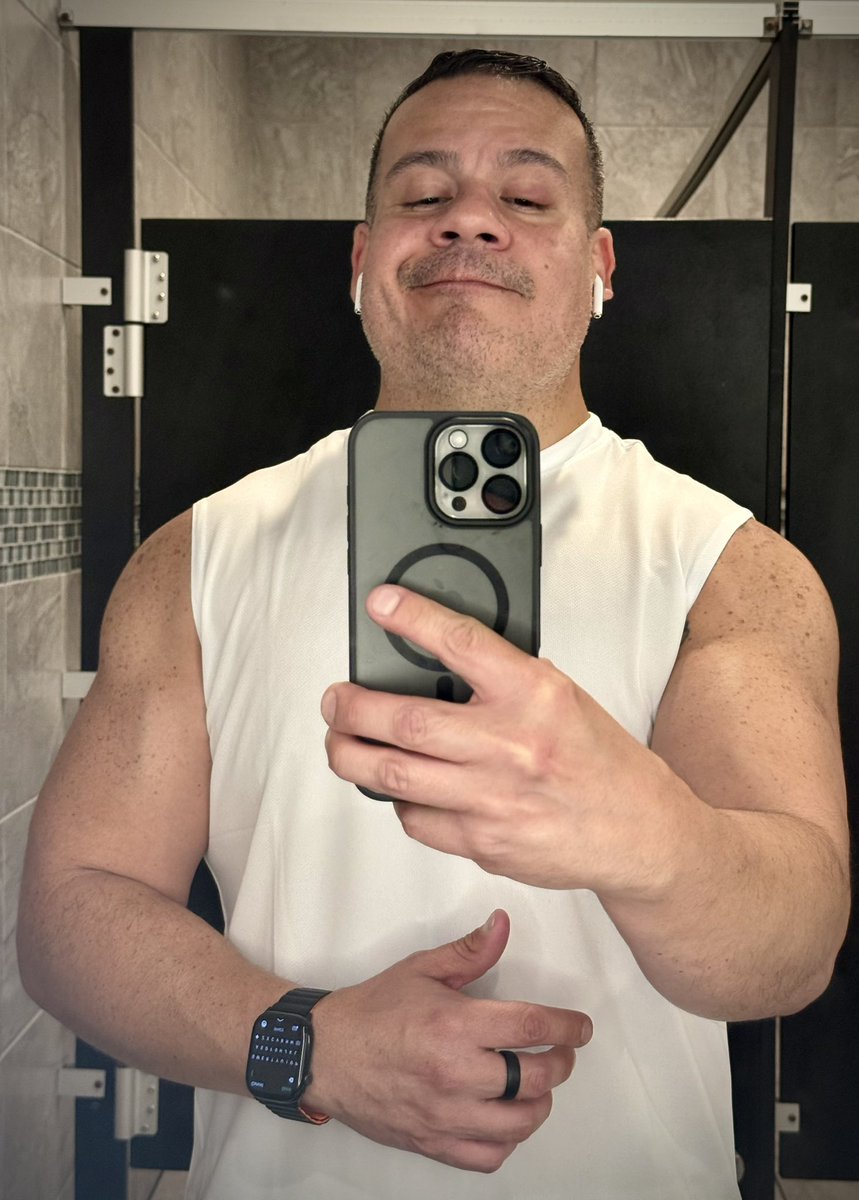 Kurt3838's tweet photo. Listo por hoy 💪🏻💪🏻 #Workout #gymroutine #FortLauderdale https://t.co/oJ6ucduXrJ